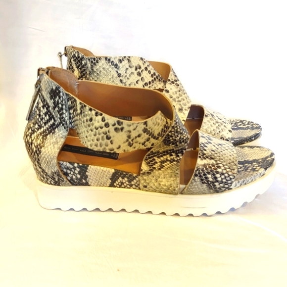 Steve Madden Shoes - Steven Natural Comfort Kea White Snake Print Sandal Size 10M